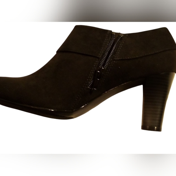 Aubrey Lynn Red Or Black Suede Booties, New In Box, 3" Block Heel, Zipper/Buckle - Picture 11 of 13